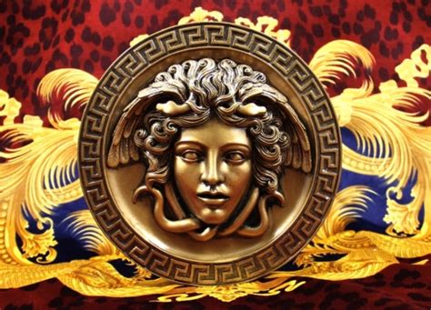 versace and medusa head|why did versace choose medusa.